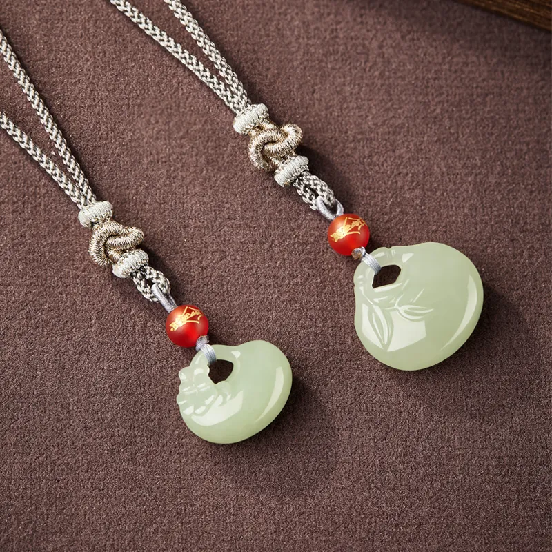 Moonstone Edge Necklaces Green Jade Unisex-7