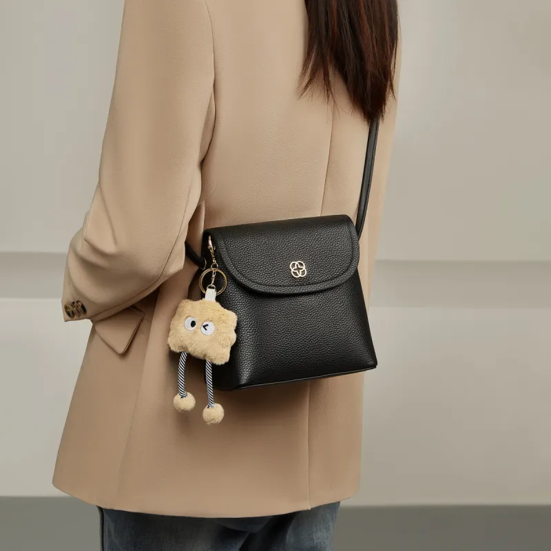 Safiya Cow Leather Shoulder Bag Women's Oyster White/Black-9