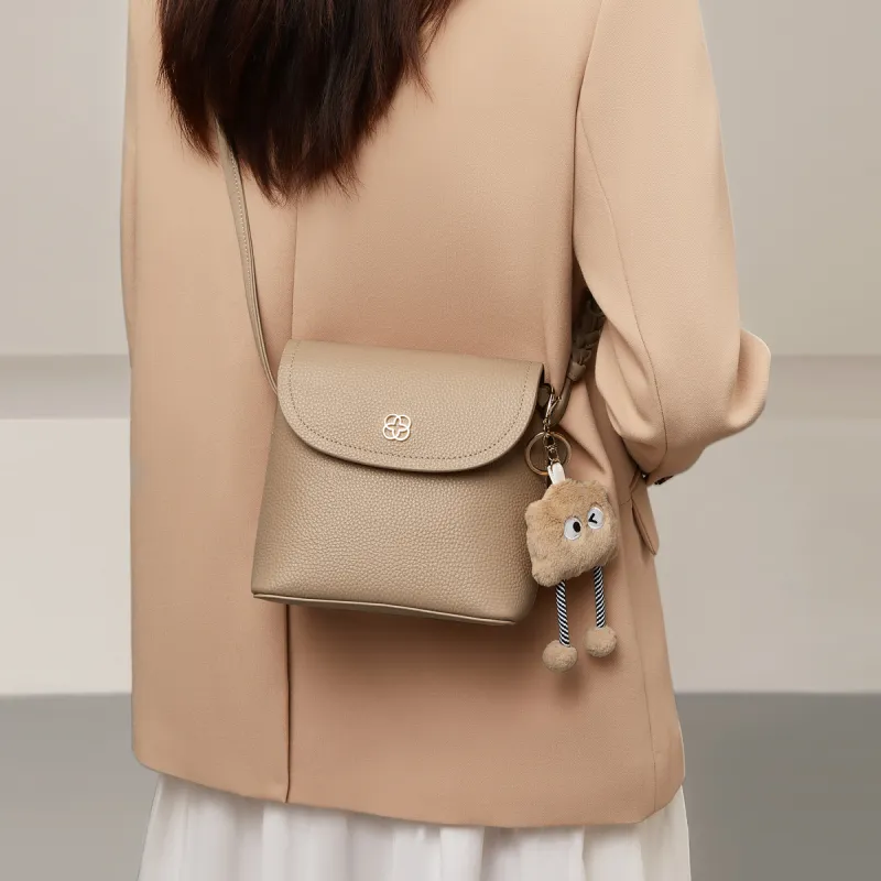 Safiya Cow Leather Shoulder Bag Women's Oyster White/Black-2