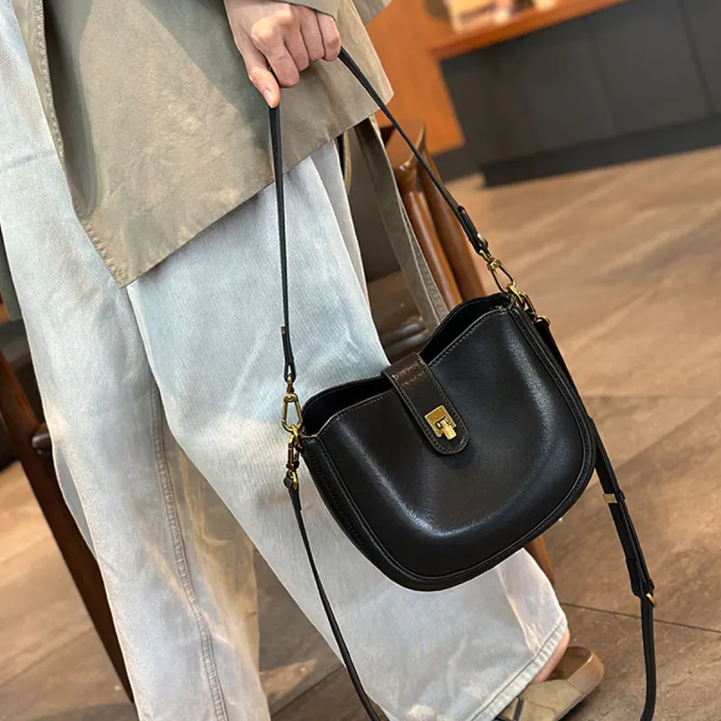 Safiya Cow Leather Shoulder Bag Women's Black/Baroque Brown-4