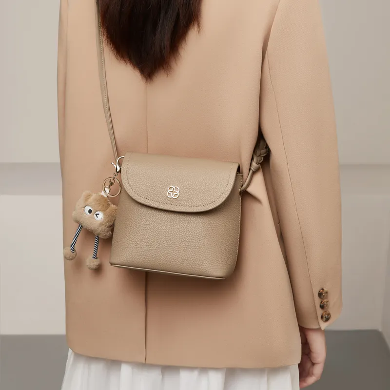 Safiya Cow Leather Shoulder Bag Women's Oyster White/Black-1
