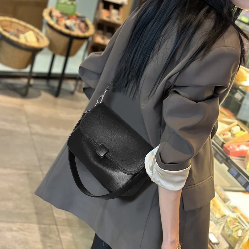 Safiya Cow Leather With Synthetic Leather Shoulder Bag Women's Chocolate-8