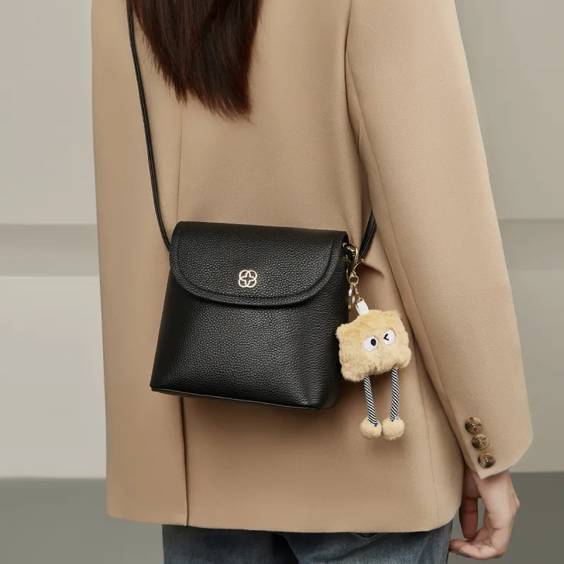 Safiya Cow Leather Shoulder Bag Women's Oyster White/Black-7