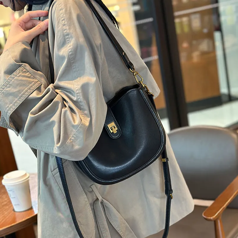 Safiya Cow Leather Shoulder Bag Women's Black/Baroque Brown-3