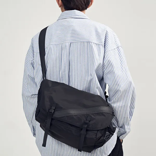 CARTELO Oxford Crossbody Bag Medium Size Unisex Black-4