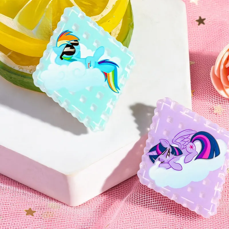 PinkyPinky Acrylic Hair Clips Women's-4