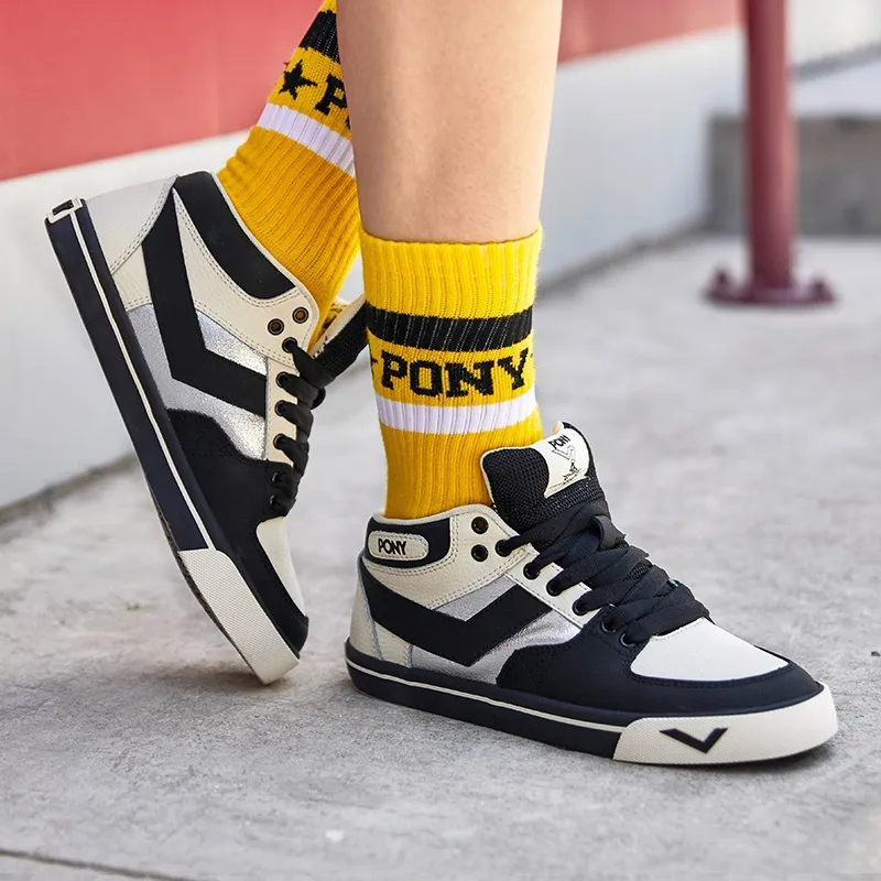 Pony Atop Skateboarding 'White Black'-5