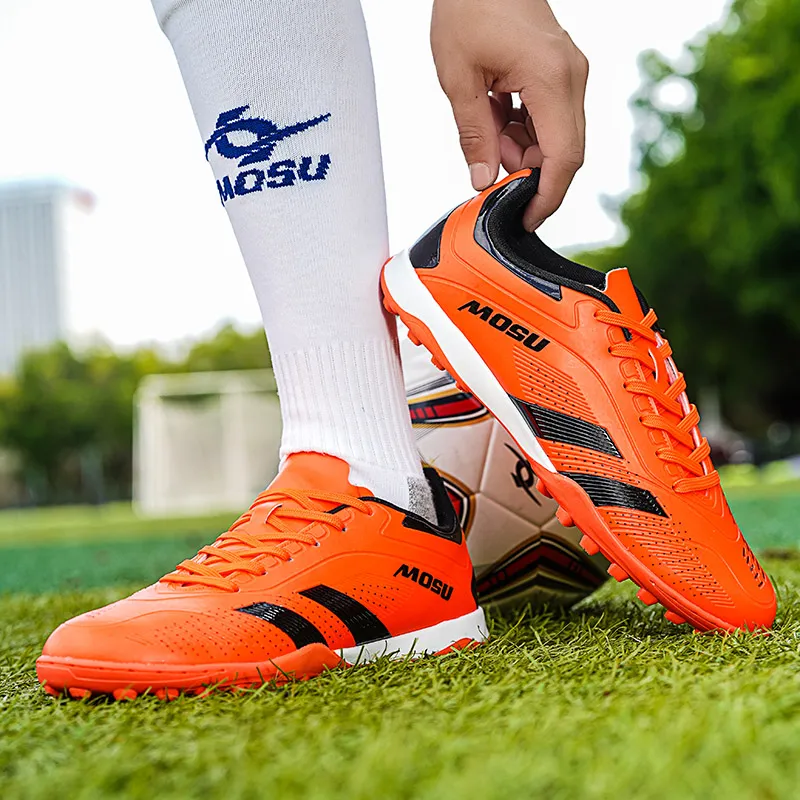 TONYBEAR Anti Slip Wear Resistant Soccer Shoes Unisex-1