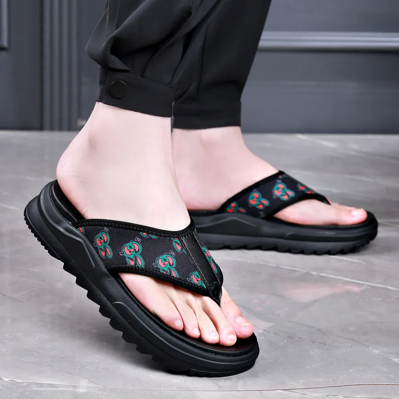 LUOMAIKE Flip Flops Men's Black-3