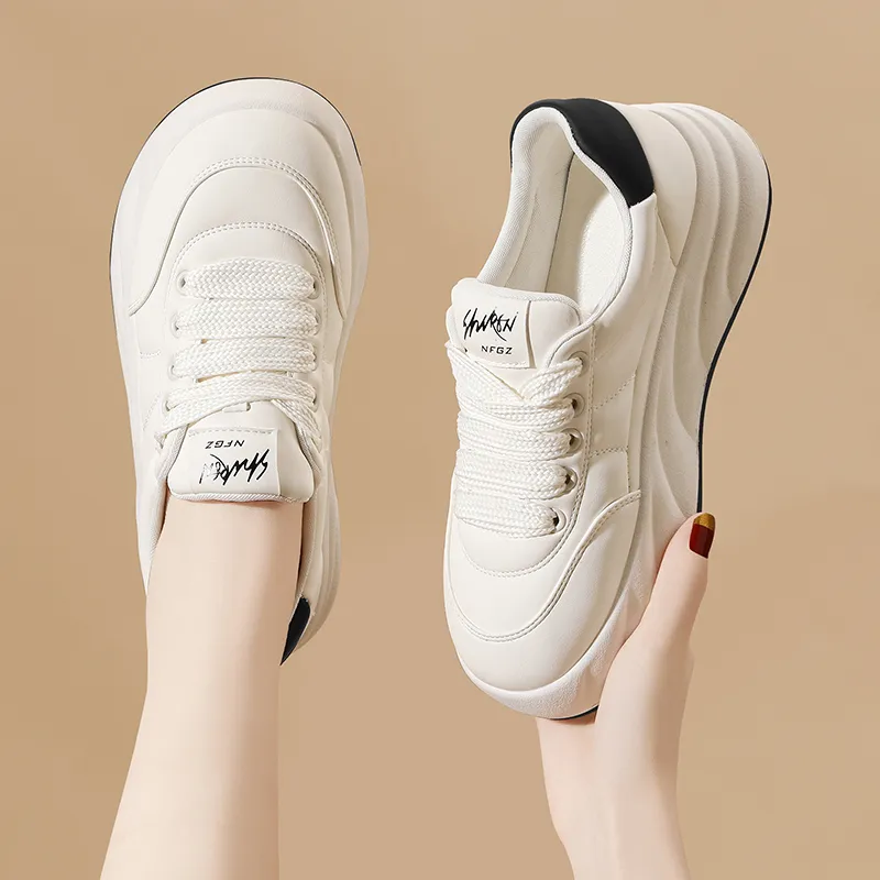 Golden Silk Rabbit Low Top Skateboard Shoes Women's-6