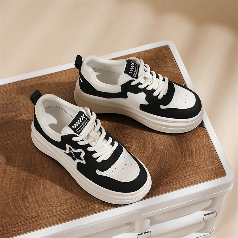 Golden Silk Rabbit Slip-Resistant Cushioning Lightweight Low-Top Skateboard Shoes Women's Black-2
