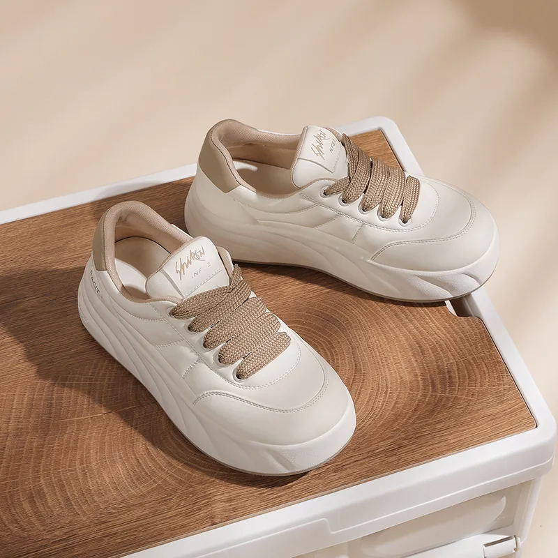Golden Silk Rabbit Low Top Skateboard Shoes Women's-10