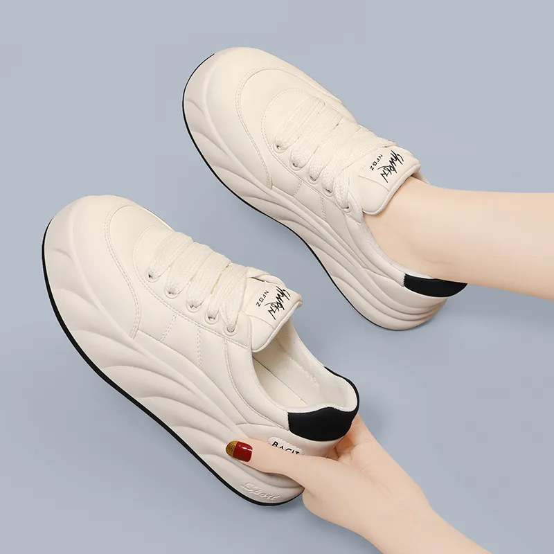 Golden Silk Rabbit Low Top Skateboard Shoes Women's-7
