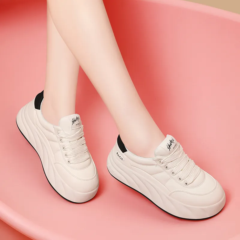 Golden Silk Rabbit Low Top Skateboard Shoes Women's-8