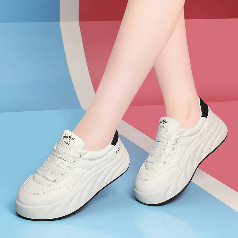 Golden Silk Rabbit Low Top Skateboard Shoes Women's-4