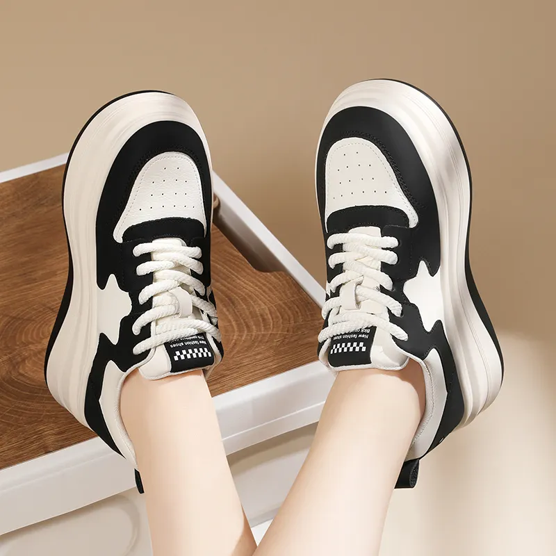 Golden Silk Rabbit Slip-Resistant Cushioning Lightweight Low-Top Skateboard Shoes Women's Black-4