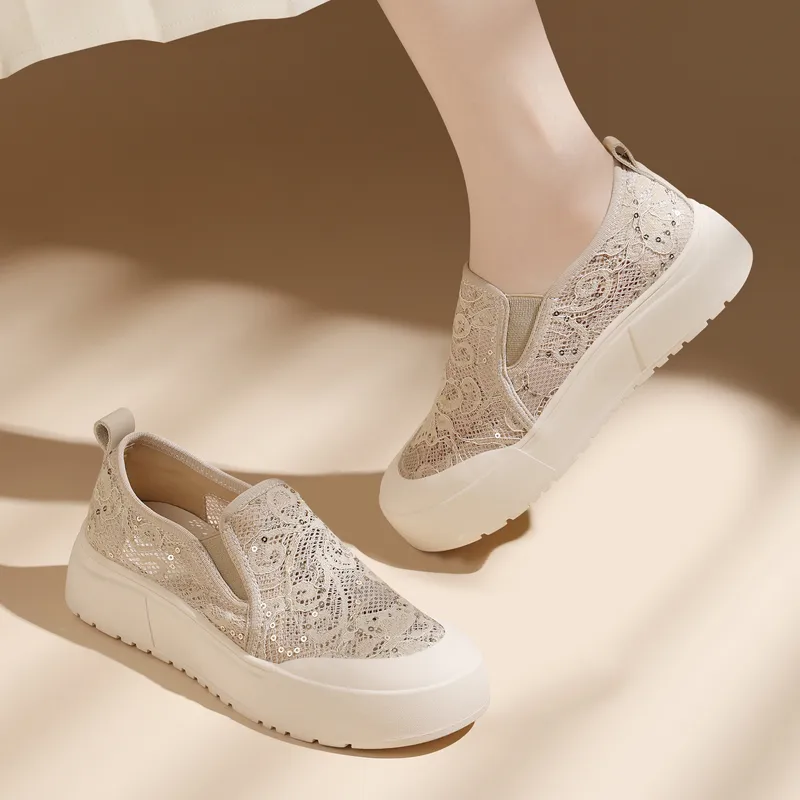 Golden Silk Rabbit Slip-Resistant Low-Top Casual Shoes Women's Black-11