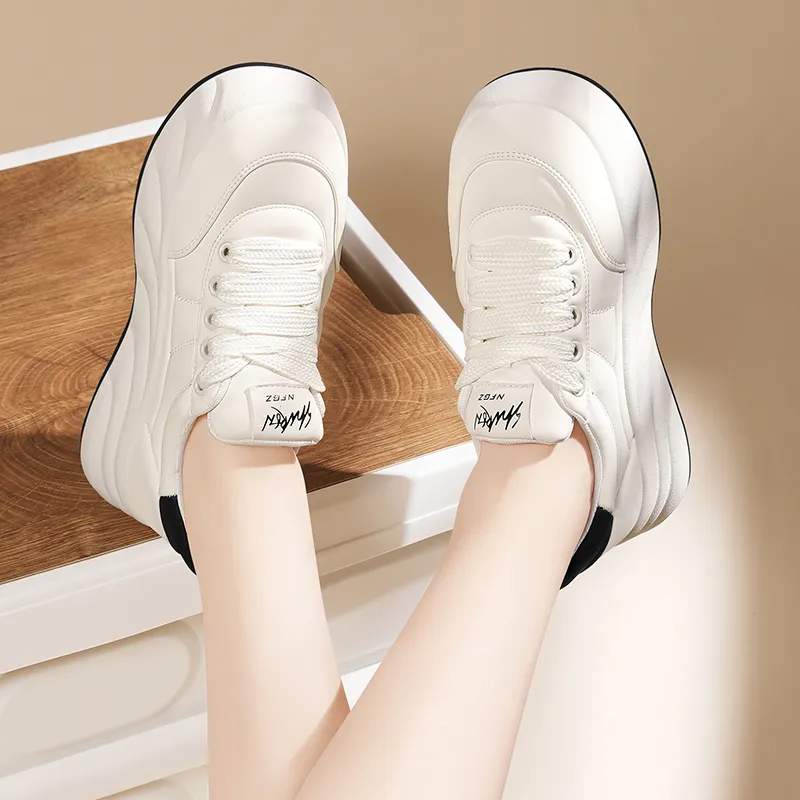Golden Silk Rabbit Low Top Skateboard Shoes Women's-5
