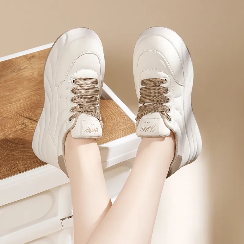 Golden Silk Rabbit Low Top Skateboard Shoes Women's-13