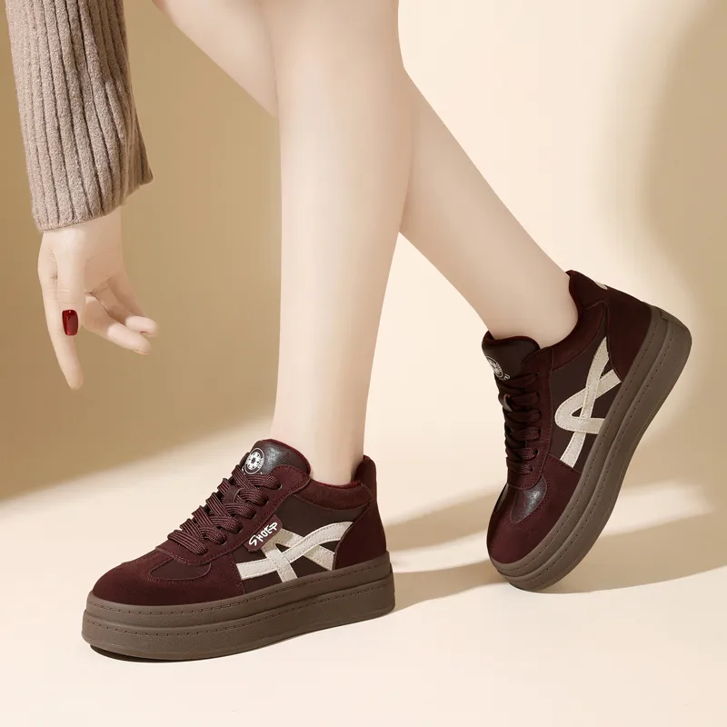 Golden Silk Rabbit Mid-Top Skateboard Shoes Women's-10