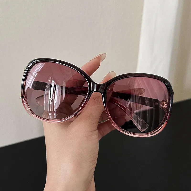 Narandu PC Metal Oval Sunglasses Women's Red Frame With Gradient Red/Black Frame With Gradient Gray Lens-3