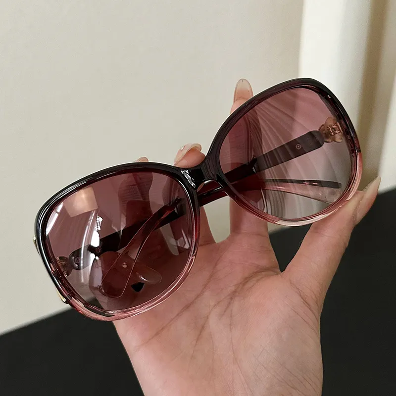 Narandu PC Metal Oval Sunglasses Women's Red Frame With Gradient Red/Black Frame With Gradient Gray Lens-2