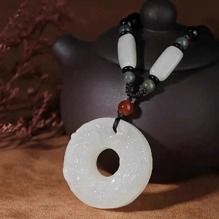 Emerald Dynasty Chalcedony Necklaces Unisex-2