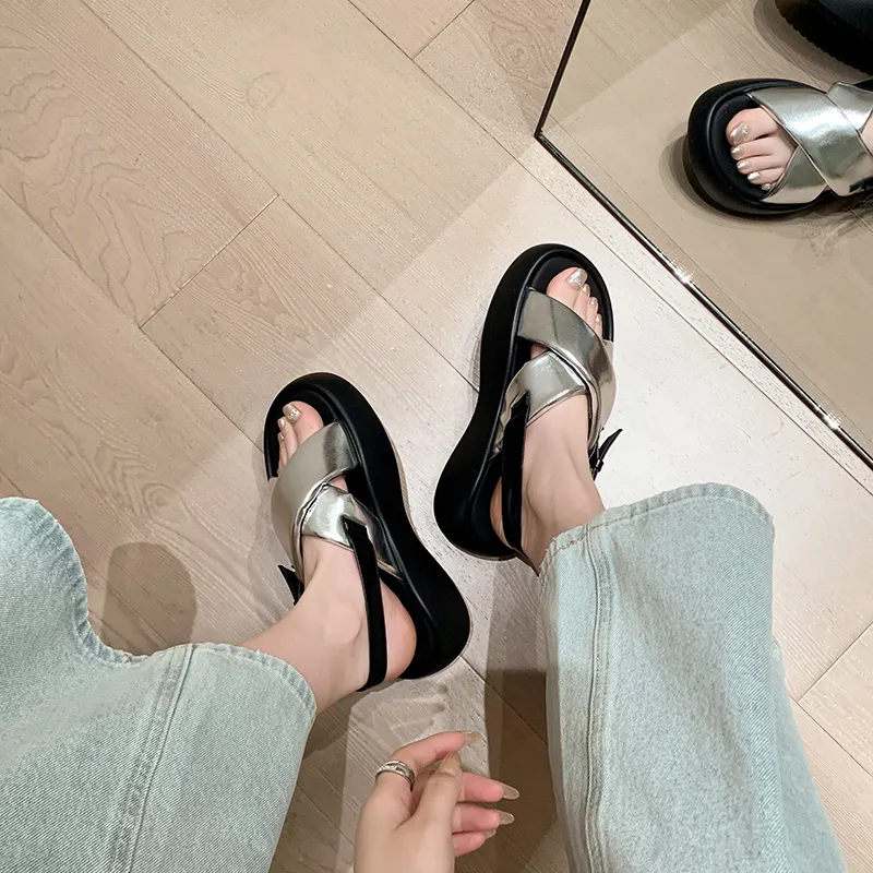 STARRO Beach Sandals Women's Black/White/Silver-23