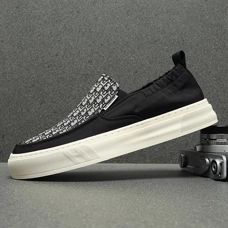 Ruomini Breathable Low Top Skateboard Shoes Men's Black-1