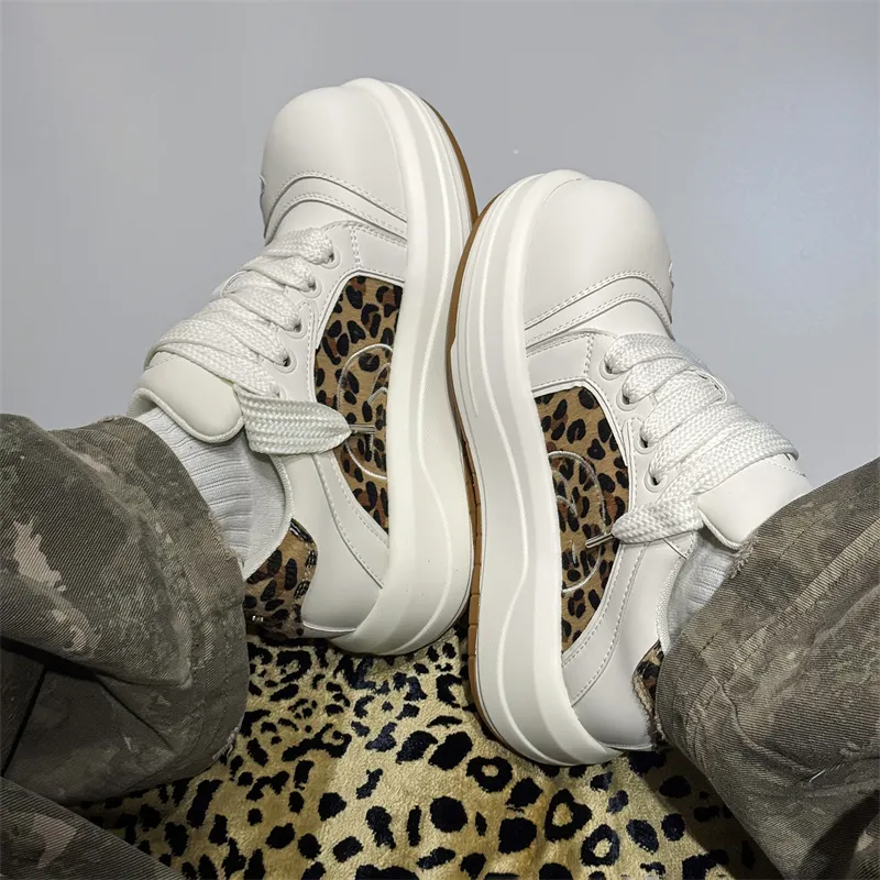 KUNGFUDEER Cool Play Collection Anti Slip Wear Resistant Low Top Skateboard Shoes Unisex Leopard Print White-3