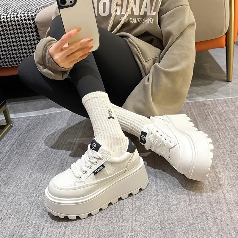 KEJIANNI Cushioned Wear-Resistant Lightweight Moisture-Wicking Low-Top Skateboard Shoes Women's-6