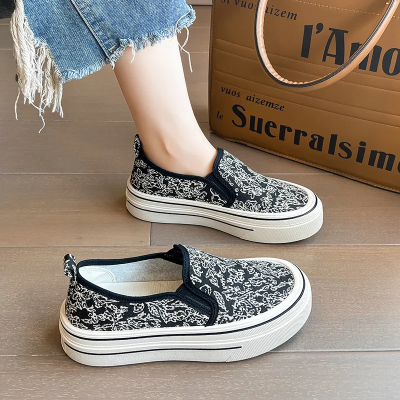 MEXICAN Slip Resistant, Abrasion Resistant, Lightweight Low Top Canvas Shoes Women's-8