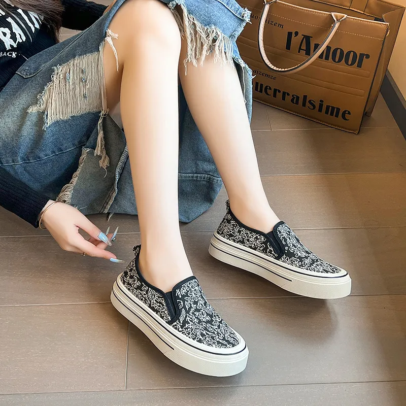 MEXICAN Slip Resistant, Abrasion Resistant, Lightweight Low Top Canvas Shoes Women's-9
