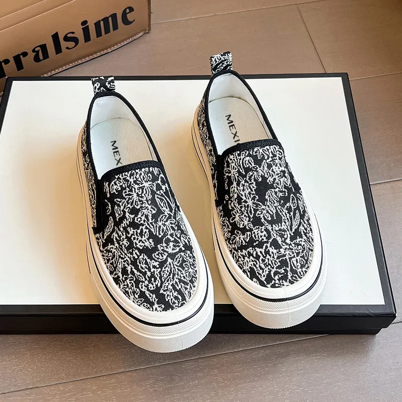 MEXICAN Slip Resistant, Abrasion Resistant, Lightweight Low Top Canvas Shoes Women's-6