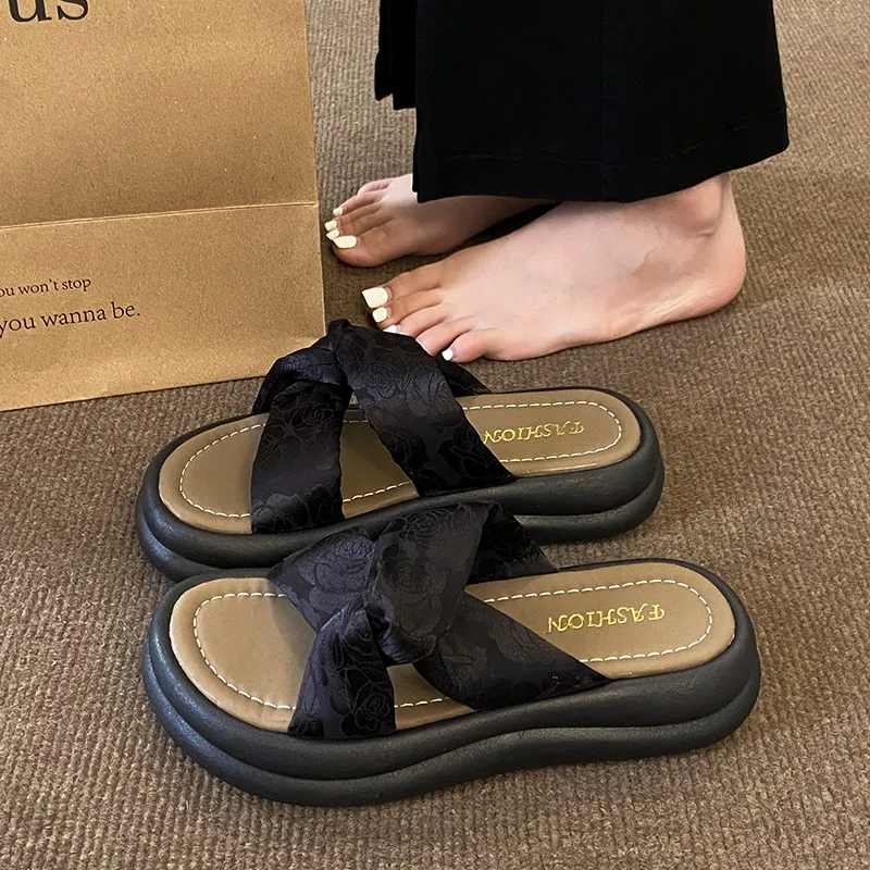 WUJI Rubber Sole Embroidery Slip Resistant Abrasion Resistant Slide Slippers Women's-1