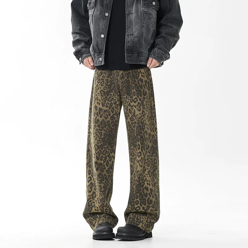 UNthemed Jeans Unisex Leopard Print-1