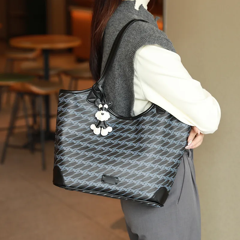 H YXIANG Microfiber Synthetic Leather Shoulder Bag Regular Women's Truffle Black-3