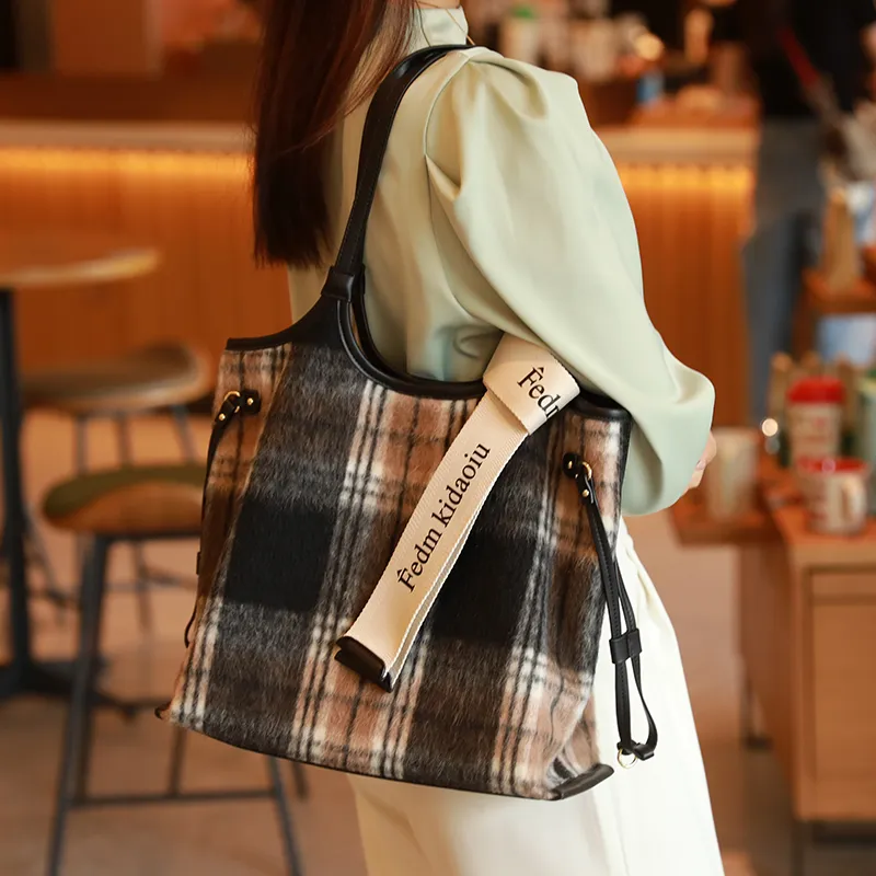 H YXIANG Woolen Basket Bag Single Shoulder Bag Women's Multicolor-2