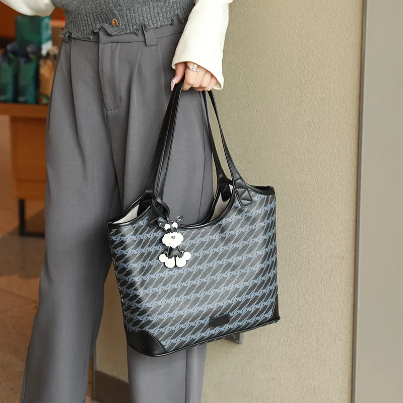 H YXIANG Microfiber Synthetic Leather Shoulder Bag Regular Women's Truffle Black-1