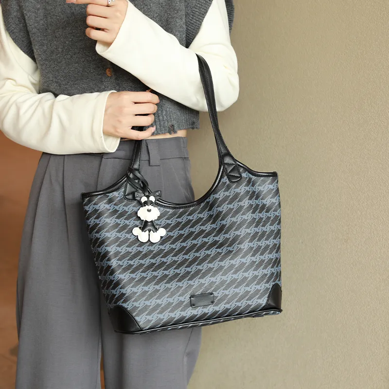 H YXIANG Microfiber Synthetic Leather Shoulder Bag Regular Women's Truffle Black-4