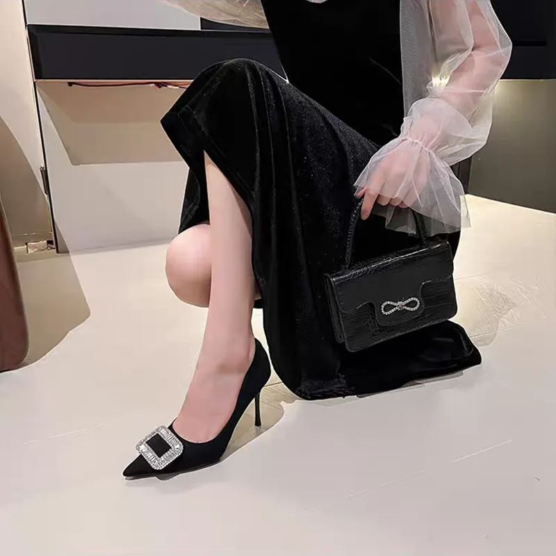 LUNNIFEIYA Slim Heel High Heels Women's Black-1