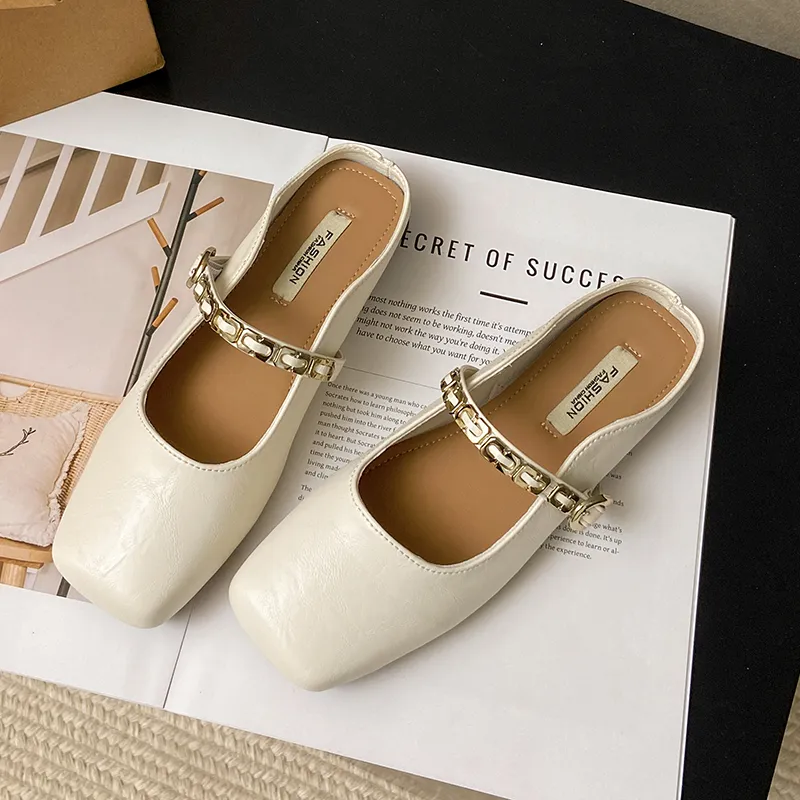 Captain Illy Closed Toe Slippers Women's-9