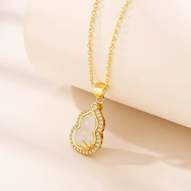 Suddenly Lucky Chalcedony Necklaces Women's-2