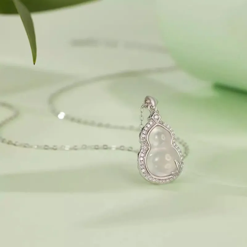 Suddenly Lucky Chalcedony Necklaces Women's-6