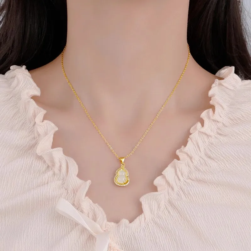 Suddenly Lucky Chalcedony Necklaces Women's-1