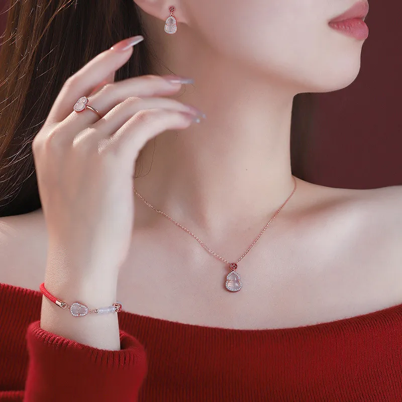 Suddenly Lucky Chalcedony Necklaces Women's-3