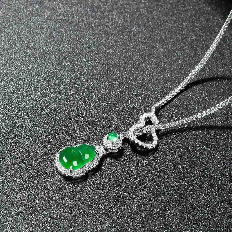 Suddenly Lucky Chalcedony Necklaces Women's-3