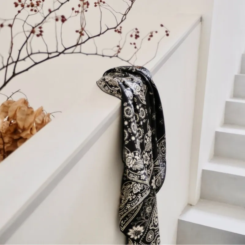 Yamaichi Maru Silk Scarves Women's-1