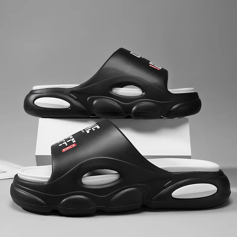 Le Drag Outerwear Slippers White Black-18