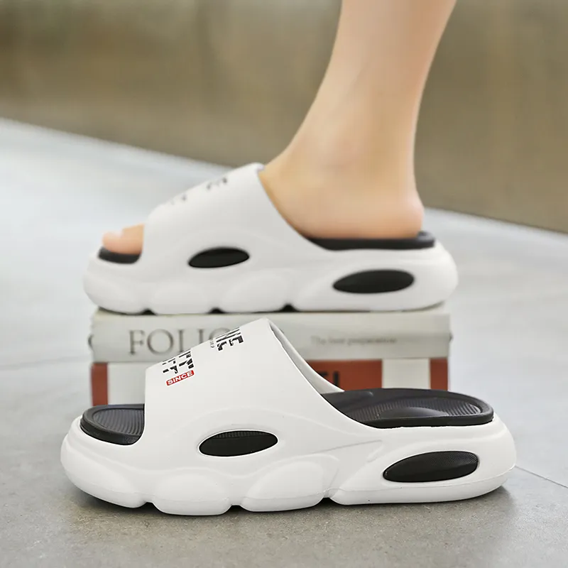 Le Drag Outerwear Slippers White Black-27